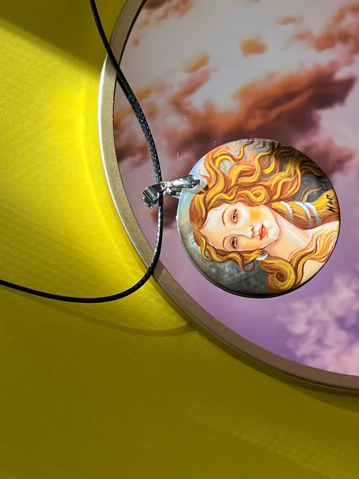 Radiant Venus: Exquisite Handcrafted Pearl Pendant - Exquisite Artistry and Tribute to Botticelli's Meticulous Artistry