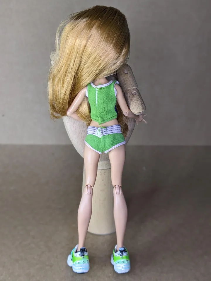 Green sport tank & shorts set for 10.5-inch female dolls (MH, EAH)
