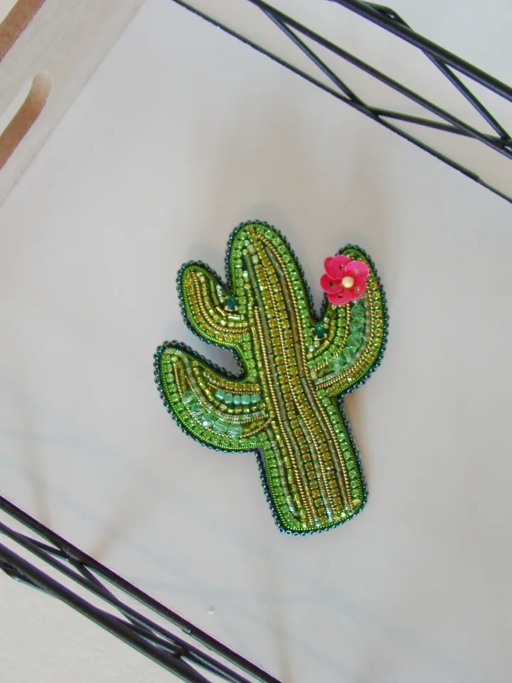 Brooch Cactus, beaded brooch, embroidered brooch, handmade design, custom brooch, cute brooch, green brooch