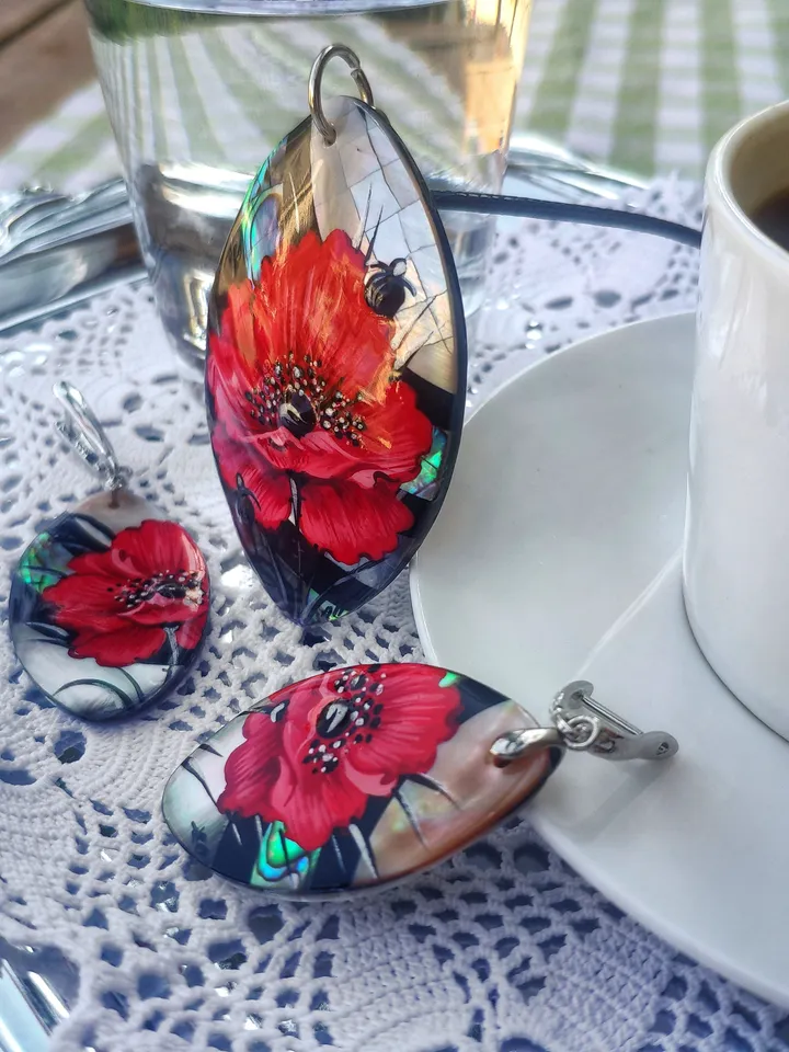 Handmade jewelry sets: Gorgeous Red Poppies on Stylish pearl pendant & earrings • Statement floral pendant with handmade jewelry earrings