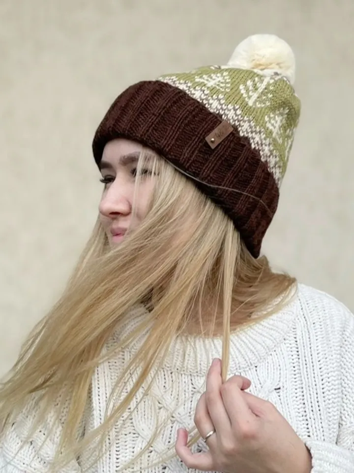 Warm pompom hat