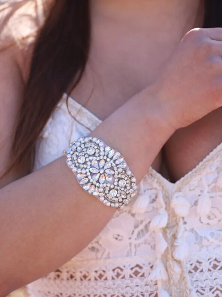 Gold Wedding Bracelet, Vintage Bridal Cuff Bracelet, Swarovski Crystal Wedding Cuff Bracelet, Flower Wedding bracelet, Boho Bridal Jewelry