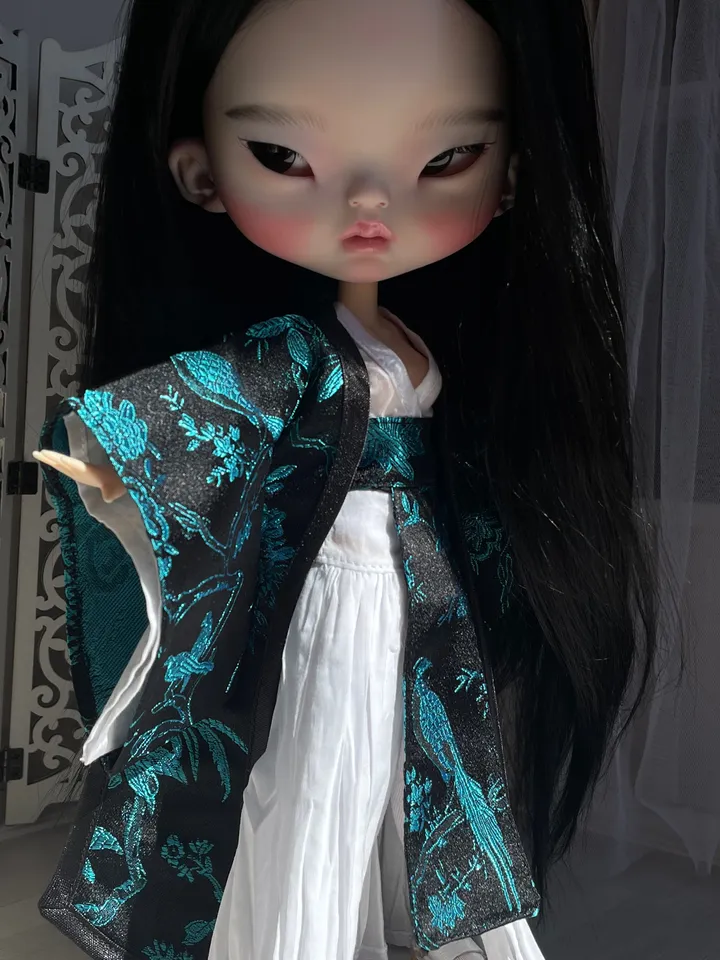 Blythe doll Asian with black hair