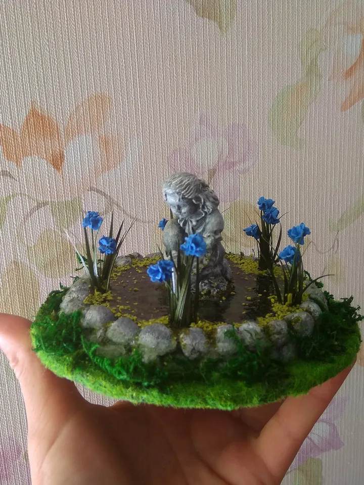 Pond for a doll's garden. 1:12. Handmade pond. Pond with irises and a statue in the middle.