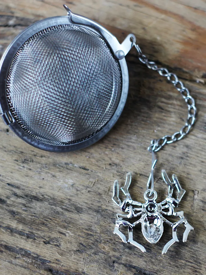 Spider tea strainer for herbal tea, Tea infuser with spider charm, Tea Steeper insect pendant, Loose leaf tea gift