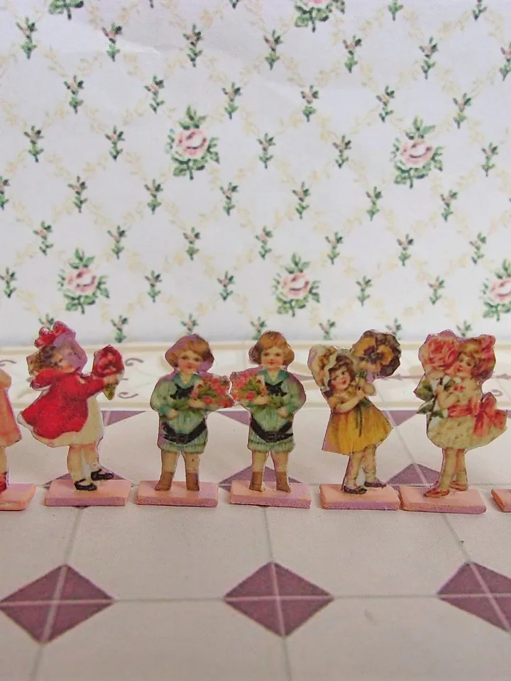 Dollhouse accessories. A set of miniature items.1:12 scale.