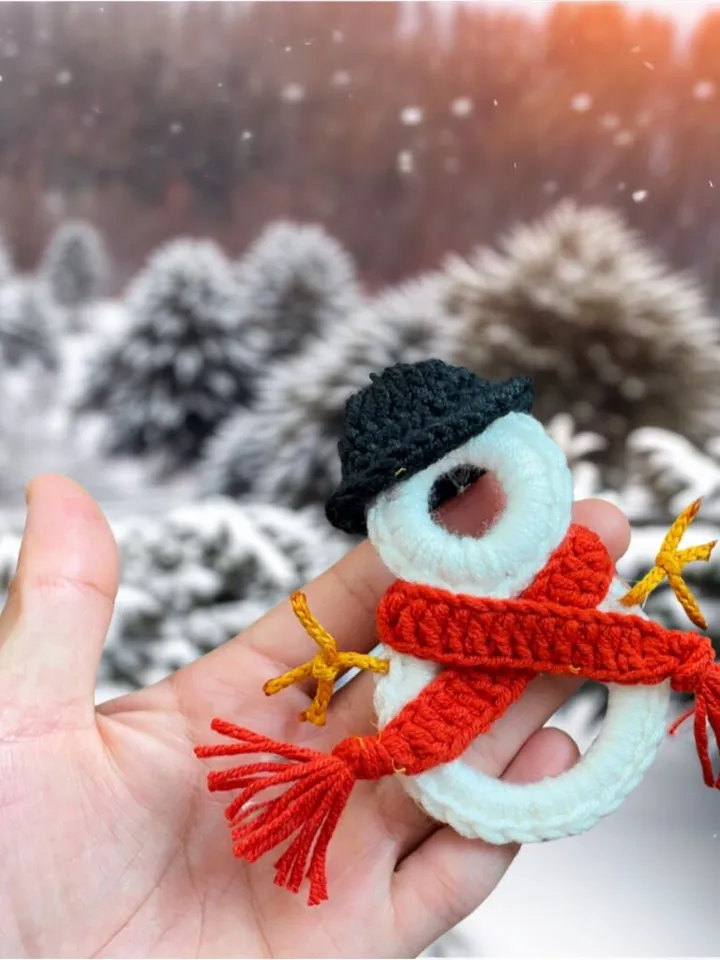 Crochet Snowman Pattern For New Year Home Decoration - Crochet Baby Blanket Pattern with Christmas Crochet Applique Pattern for Beginners