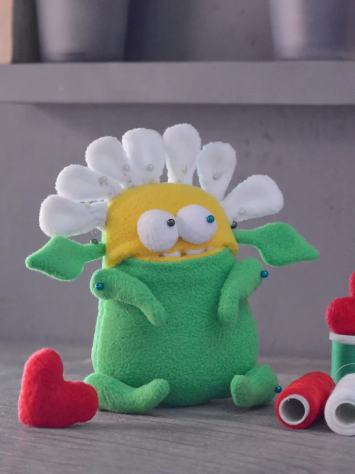 PDF Plush Toy Pattern – Fleece Flower Softie “Daisy”
