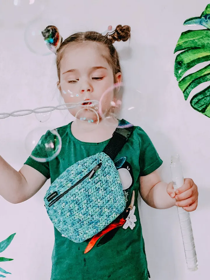 Fanny pack with raffia yarn, toddler kids crochet purse bag, crochet belt bag, bag from raffia, crochet boho hip bag, bum bag