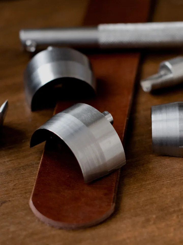 U-Style Steel Leather Belt End Cutter: Half Round Edge Tool