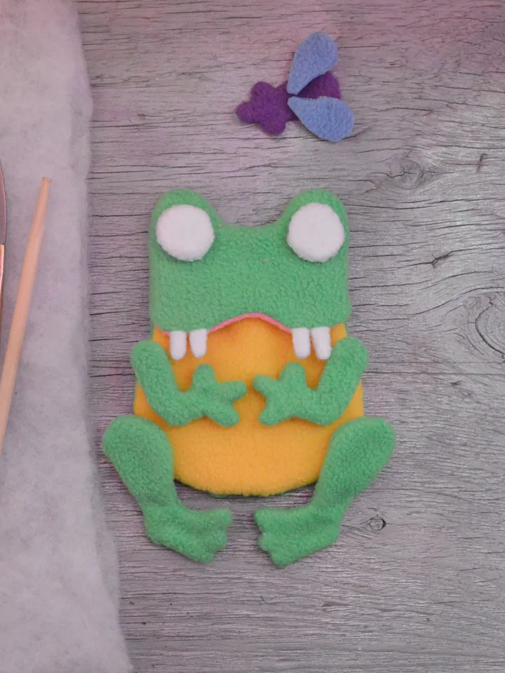 Fleece Frog Plush Pattern β PDF Softie with Insect Friend