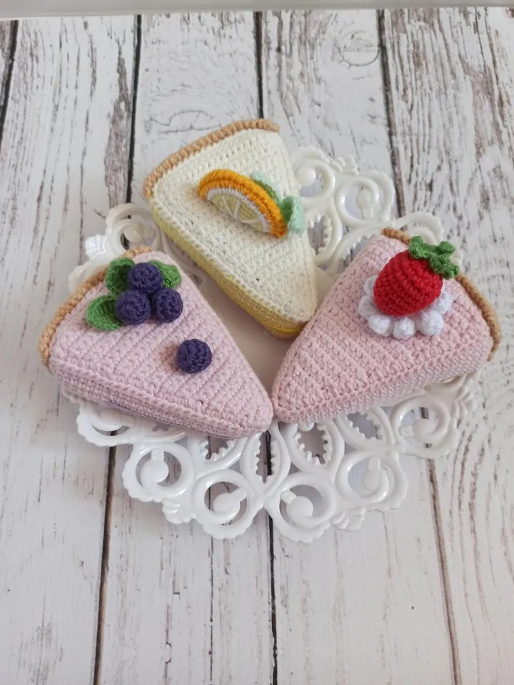 pretend to play, crochet toy food ,slice of strawberry cake