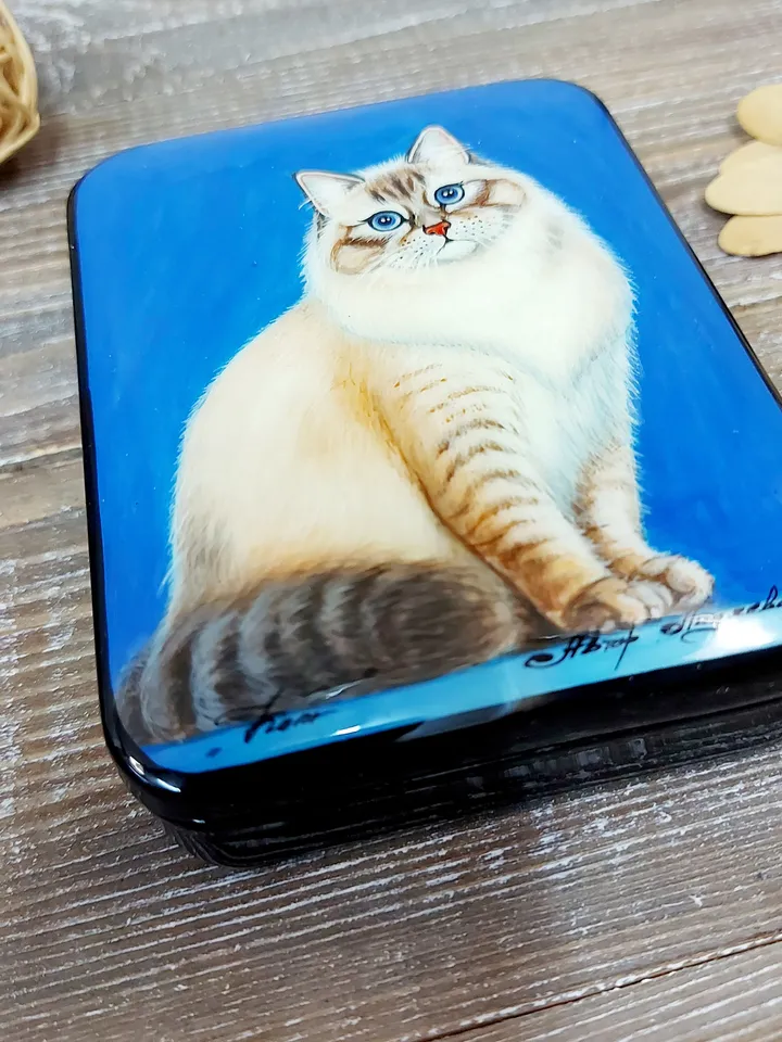 Beautiful Russian Lacquer Box"Fluffy cat" Hand painted miniature painting jewelry box Mother of pearl Papier mache Art gift Fedoskino