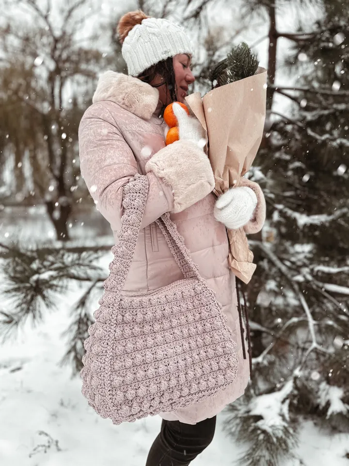 Women Crochet Tote Bag with Bobbles and Zipper in Powder Pink