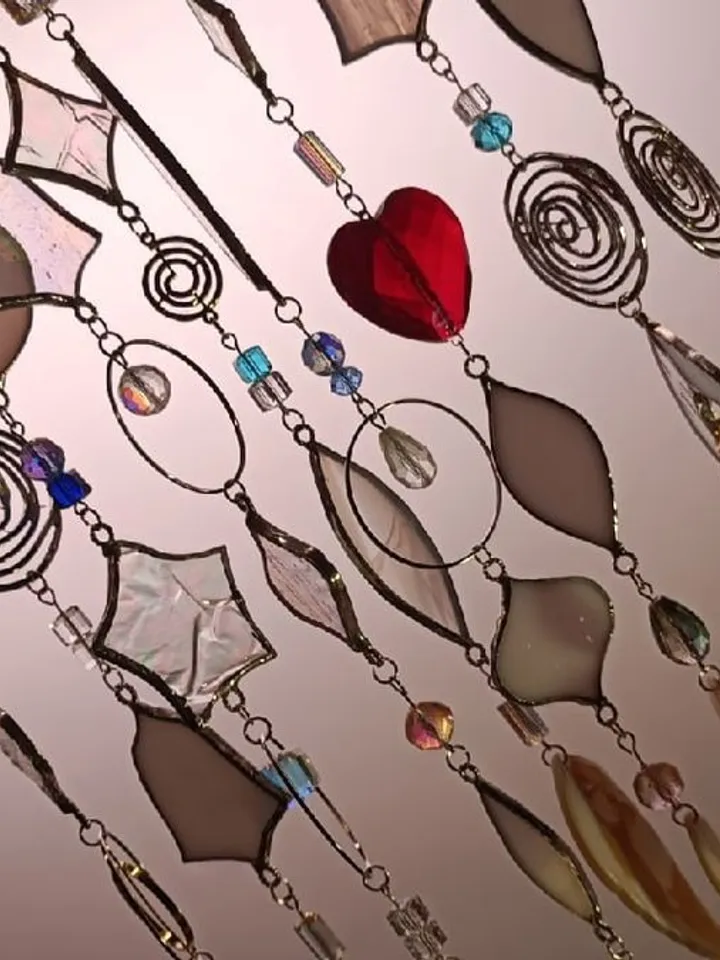 Snow-White Garland with Mother-of-Pearl Leaves and Dimensional Hearts, Pearl Whisper Suncatcher Garland, White Glass Garland with Mother-of-Pearl Leaves and Hearts, Handmade Tiffany Glass Garland with Iridescent Details,Elegant White Stained Glass Hanging