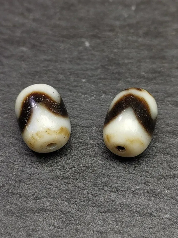 Gandhanra TibetanTiger Tooth Dzi Bead Accessories,Dzi Spacer Beads,Marker Beads for Mala,Necklace,amulet,0.53" × 0.42"