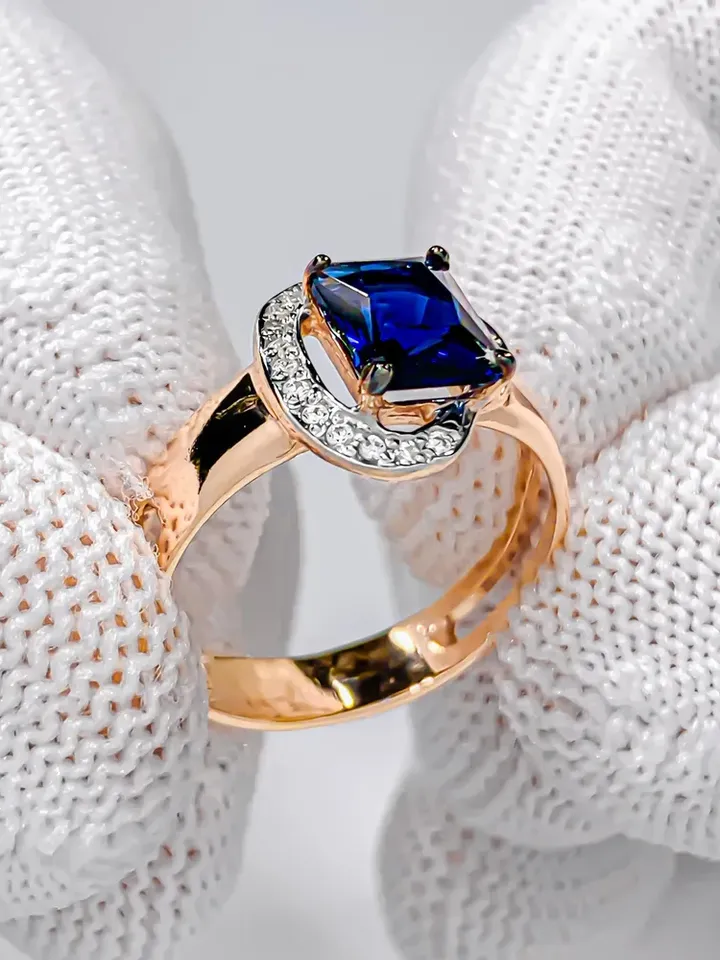 Ring Silver gold plated 925 assay value, with corundum, sapphire
