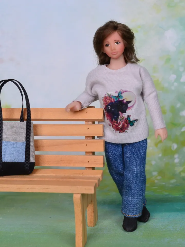 Miniature lady doll in 12th scales