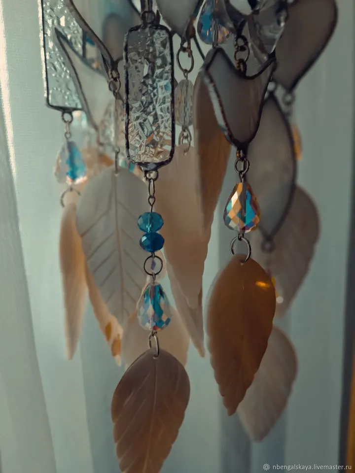 Snow-White Garland with Mother-of-Pearl Leaves and Dimensional Hearts, Pearl Whisper Suncatcher Garland, White Glass Garland with Mother-of-Pearl Leaves and Hearts, Handmade Tiffany Glass Garland with Iridescent Details,Elegant White Stained Glass Hanging