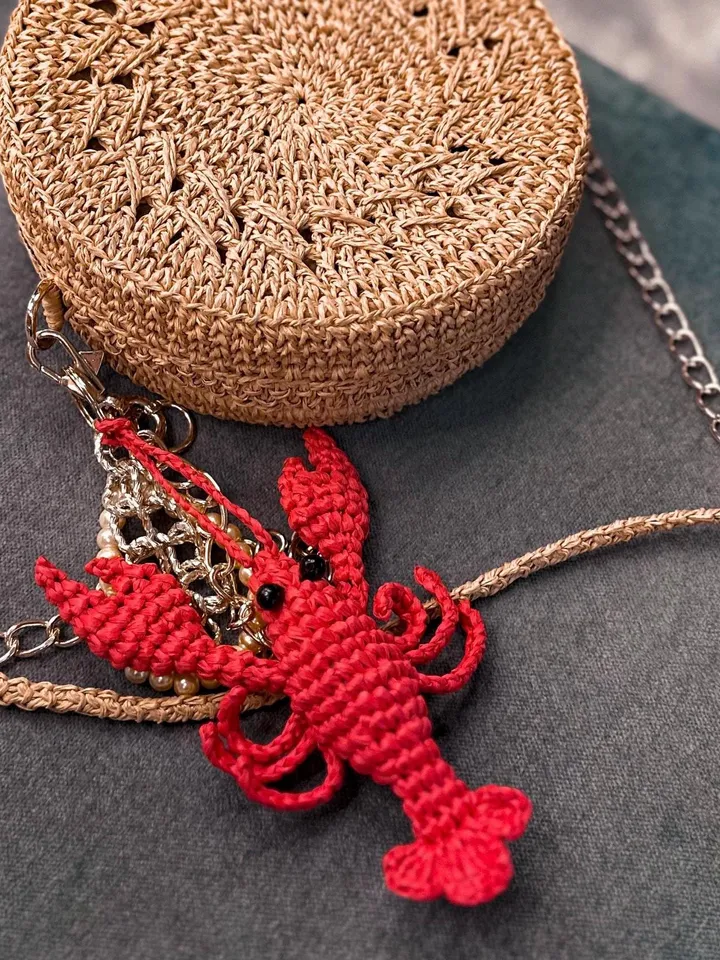 Beaded Lobster Keychain with Metal Chain – Stylish Bag or Key Accessory