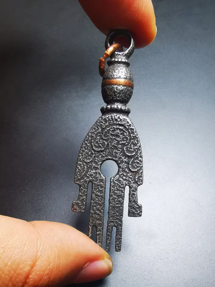 Gandhanra Handmade Tibetan Buddhism Amulet, The Key of Heart Pendant, Made of Cold Iron
