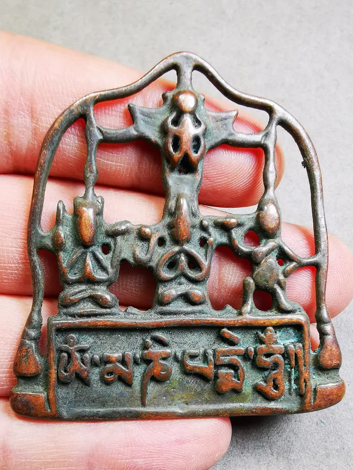 Gandhanra Tibetan Buddha Statue Badge,Three Great Bodhisattvas,Chenrezig,Manjushri,Vajrapani,40 Years Old