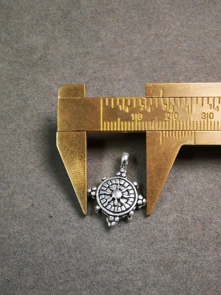 Gandhanra Handmade Buddhist Mala Counter Clip,Bum Counter Clip for Prayer Beads,Dharmachakra / Prayer Wheel Shape,Mala Accessories