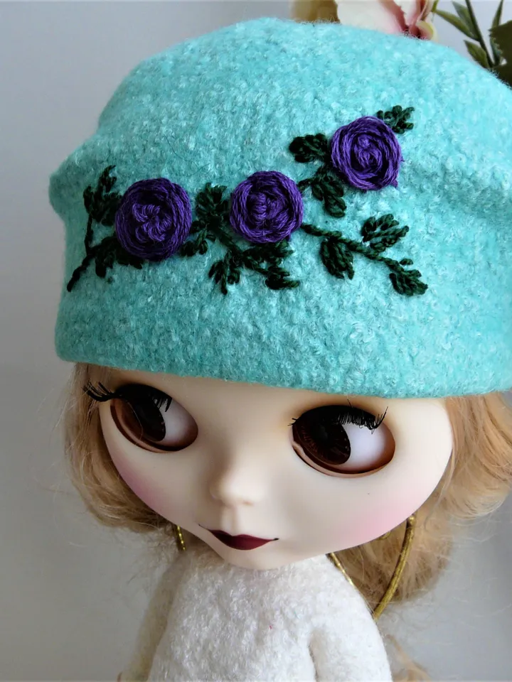 Blythe hat with embroidery
