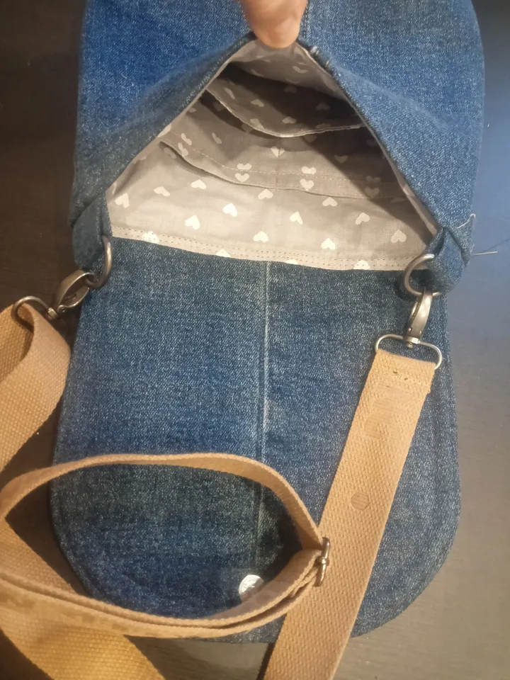 Cute crossbody denim bag, a women's messenger bag with a tapestry flap with a marine theme pattern and denim shoulder bag with 4 pockets inside and an adjustable strap.