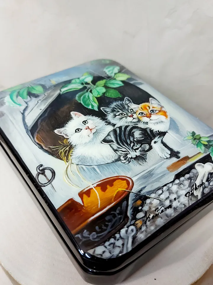 Hand-painted Lacquer box "Kittens" Miniature painting Beautiful work Jewelry box Mother-of-pearl made of Papier-mache Art gift Fedoskino