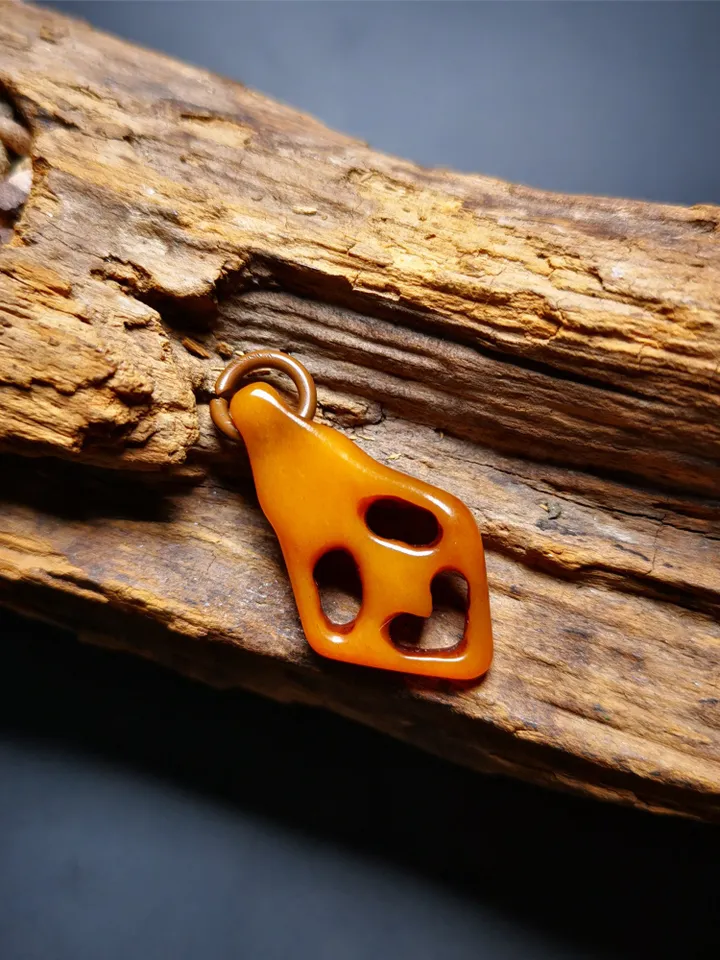 Gandhanra Tibetan Yak Bone Carved Amulet,Ghost Skull Pendant