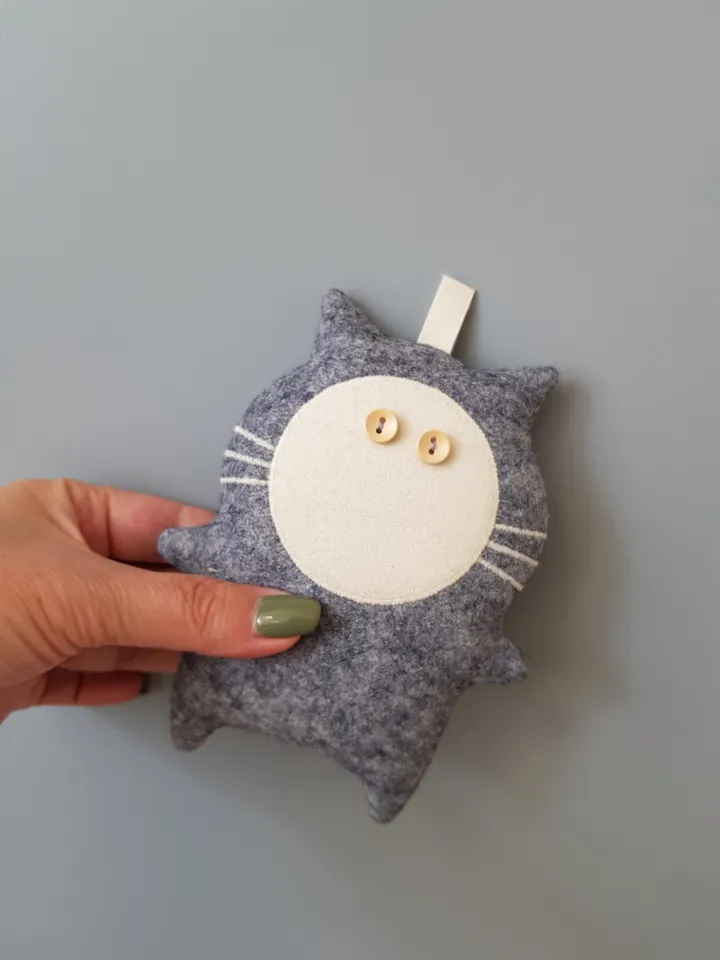 grey felt cat sewing pattern PDF digital tutorial, felt doll pattern, stuffed animal sewing diy
