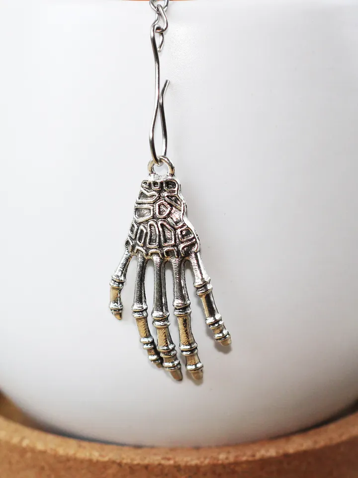 Skeleton hand tea infuser for loose leaf tea, Tea Maker with skeleton charm, Tea Steeper Herbal tea Halloween gift