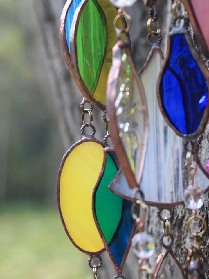 Luxurious Long Agate Garlands, Tiffany Stained Glass Art, Luxurious Agate Garlands, Stained Glass Agate Ornaments, Tiffany-Style Glass and Agate Garland, Artistic Glass Agate Decorations, Handmade Agate and Glass Suncatchers, Long Bohemian Agate Garlands