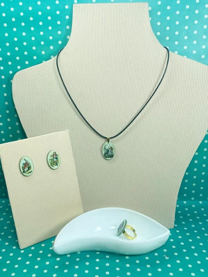 Handmade jewelry set.