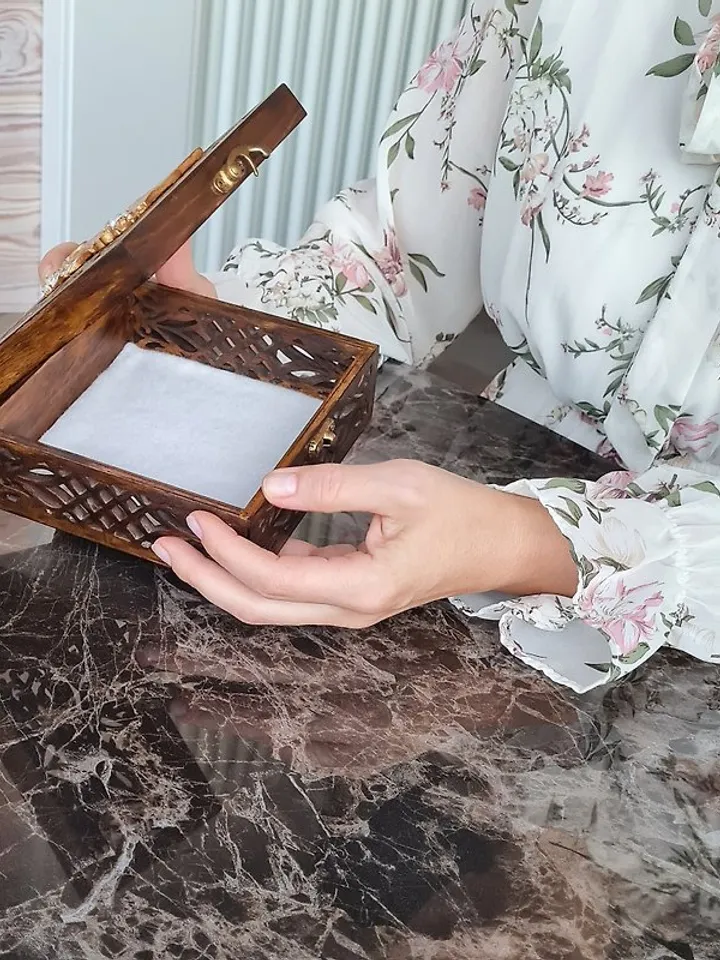 Wooden jewelry box Bride and groom figurines Unique jewelry box Handmade box 珠寶盒