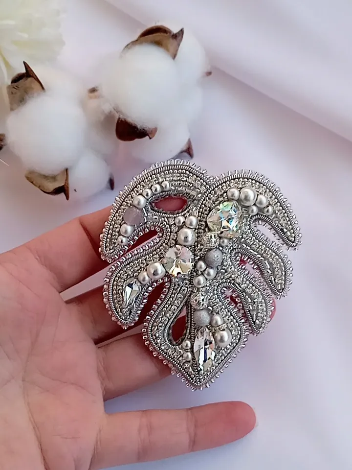 Handmade beaded silver crystal monstera leaf brooch, monstera leaf jewelry, plant monstera gift, winter brooch