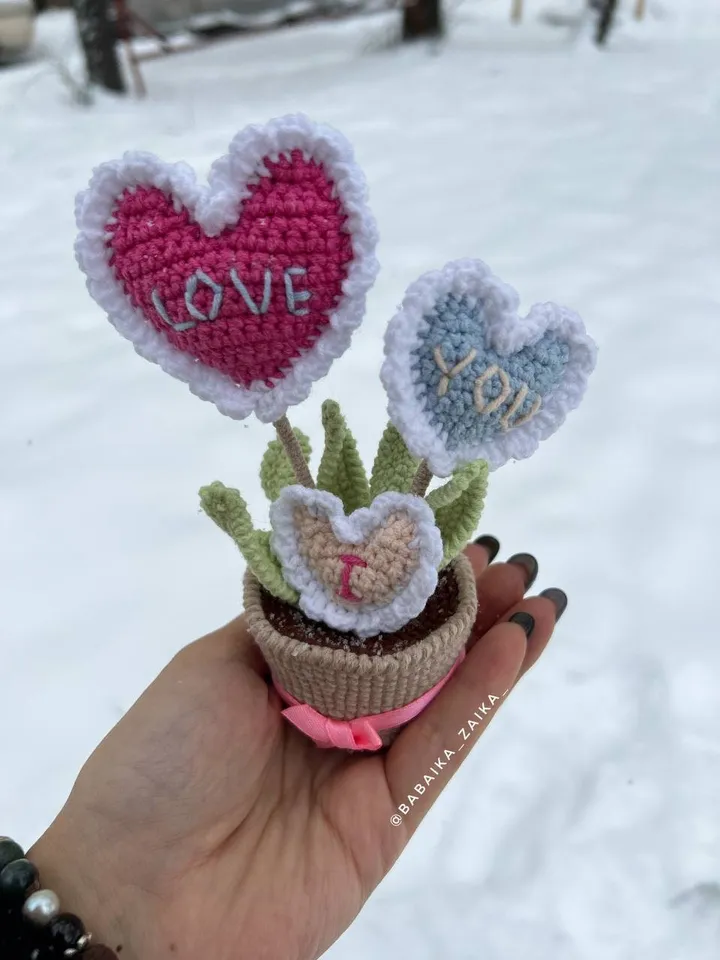 PDF Heart Plant Crochet Pattern, Amigurumi Flowers-hearts Pattern Small Toy Pattern Plant Pattern heart decor pattern Valentine's Day gift