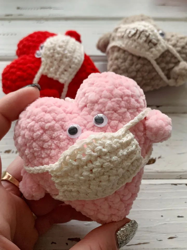 Crochet red plush heart in mask personalised gift, small stuffed ornament, funny keychain Valentine’s Day, pendant on a car