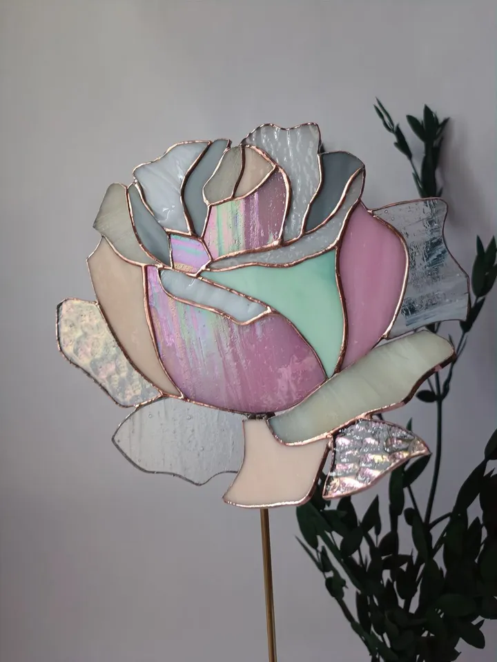 White Rose on Stand, Stained glass on stands, Tiffany Stained Glass, White Rose Stained Glass Sculpture, Stained Glass Rose on a Stand, White Rose Glass Flower, Handmade Glass Rose Art, White Rose on Brass and Stone Base, Elegant Rose in Art Glass