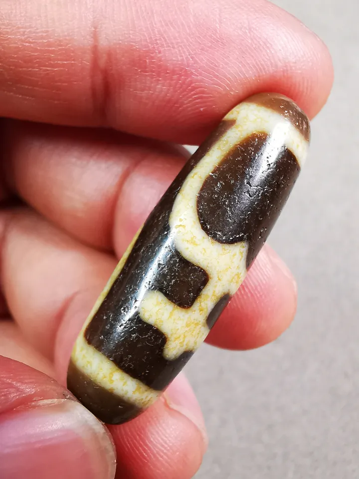 Gandhanra Tibetan Longevity Treasure Vase Dzi Bead,Tibetan Chung,Wealth Amulet,Small Size 36*11 mm