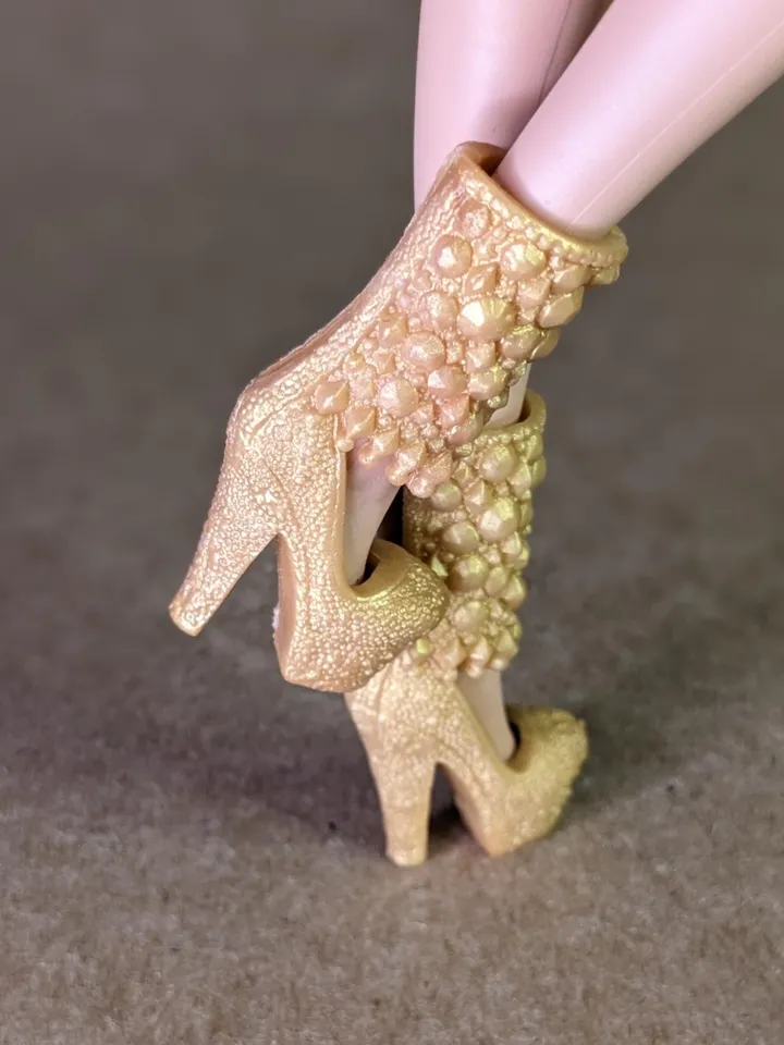 Gold high-heeled shoes for 1/6 scale female dolls