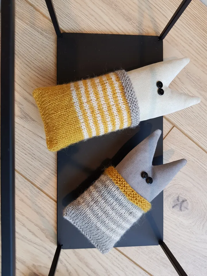 Cats dolls sewing and knitted patterns PDF set of 2 tutorials in English, 2 Cats in knitted bags (2 designs and 2 sizes)