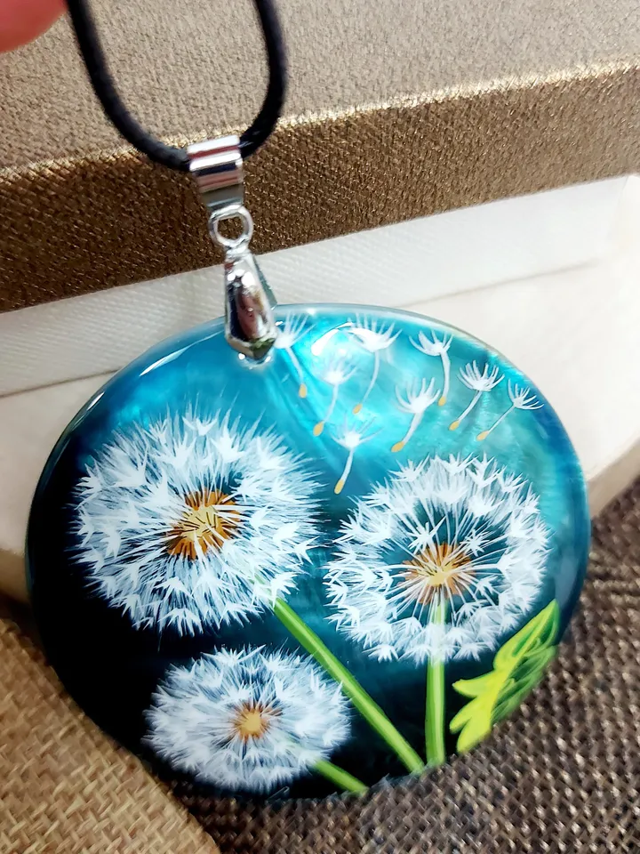 Nature's Delight: Artistic Nacre Pendant - Hand-Painted Three Dandelions on Blue, A Tribute to the Fleeting Beauty and Symbol of Resilience