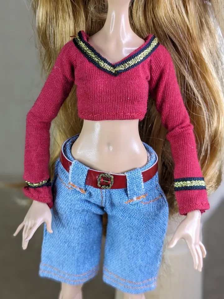 T-shirts or shorts for 10.5-inch female dolls (MH, EAH)