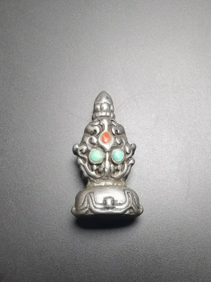 Gandhanra Antique Tibetan Buddhist Amulet,Triratna,Symbol of the Three Jewels,Nandipada Pendant Stamp,Made of Cold Iron,60 Years Old