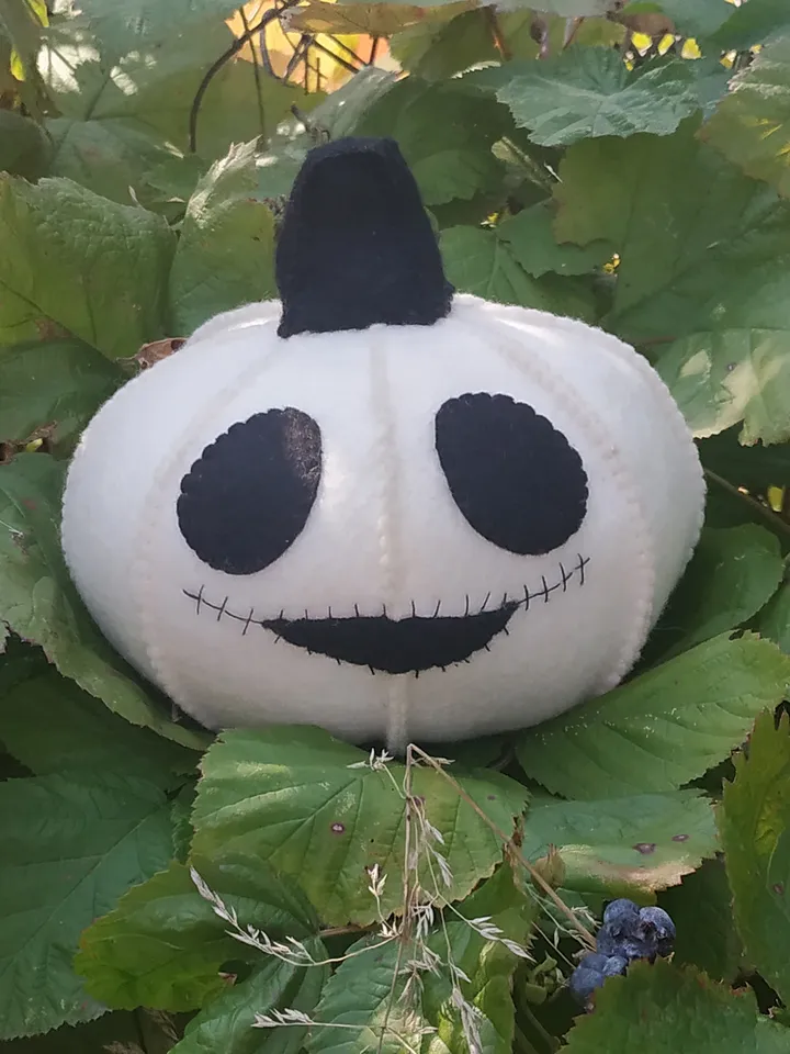 Halloween pumpkin pattern, felt pattern, plush pumpkin PDF pattern, Halloween stuffed pumpkin ornament, pumpkin toys, Halloween pumpkin home décor, Halloween gift