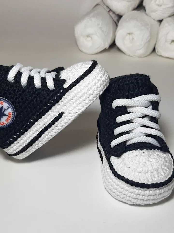 Black baby sneakers crochet, newborn booties, baby gift from dad, postpartum gift, cutie baby shower present