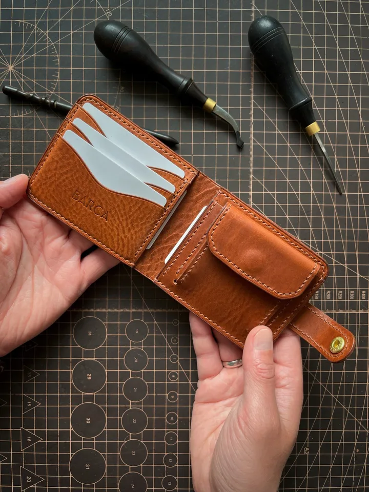PDF Pattern Classic Bifold Wallet - Download PDF & video TUTORIAL. Punch pitch 4 mm.