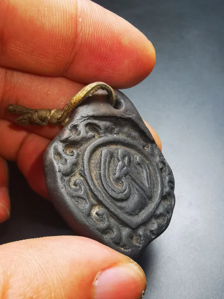 Gandhanra Handmade Tibetan Tsa Tsa Mold Statue, OM Symbol, DIY Tsha Tsha Clay Statue,50 Years Old